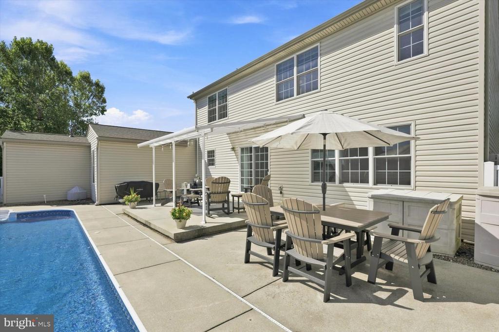 25 LEXINGTON DR