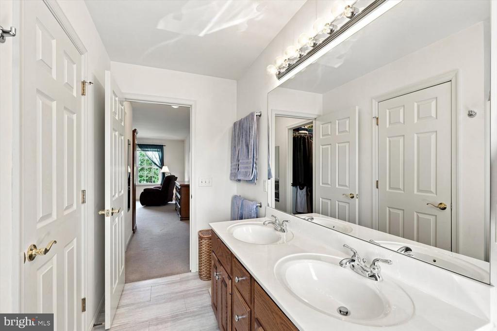 25 LEXINGTON DR