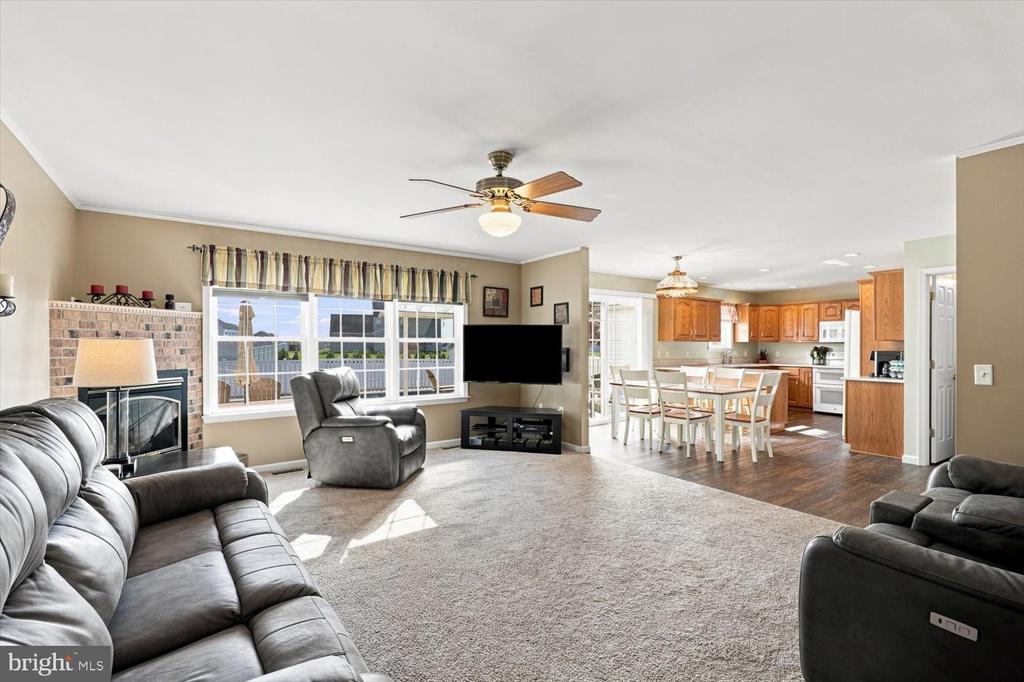 25 LEXINGTON DR