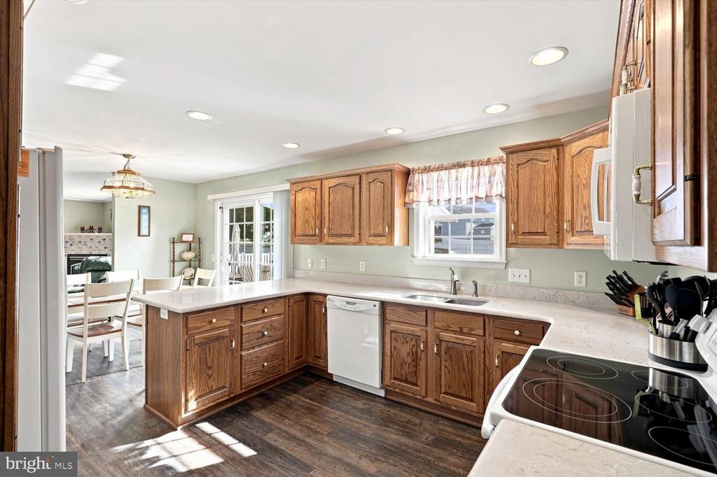25 LEXINGTON DR