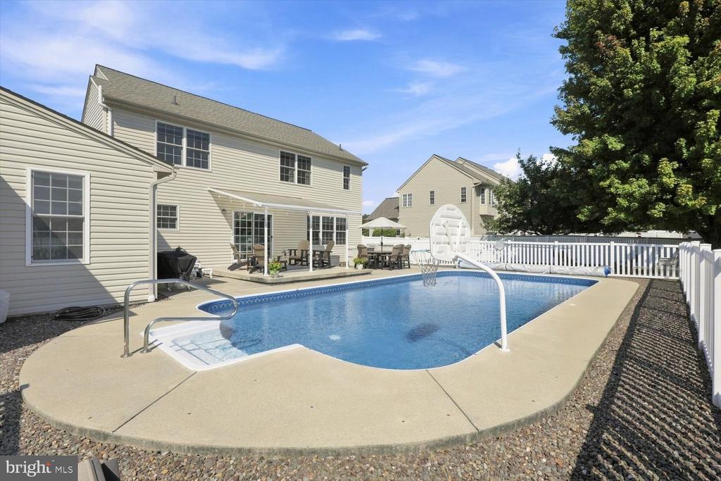 25 LEXINGTON DR