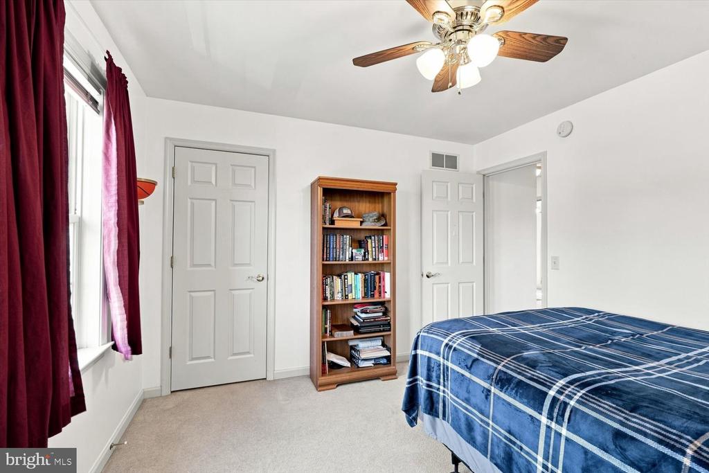 25 LEXINGTON DR