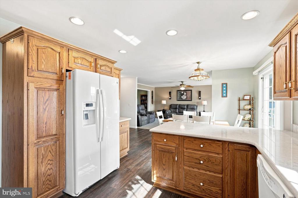 25 LEXINGTON DR
