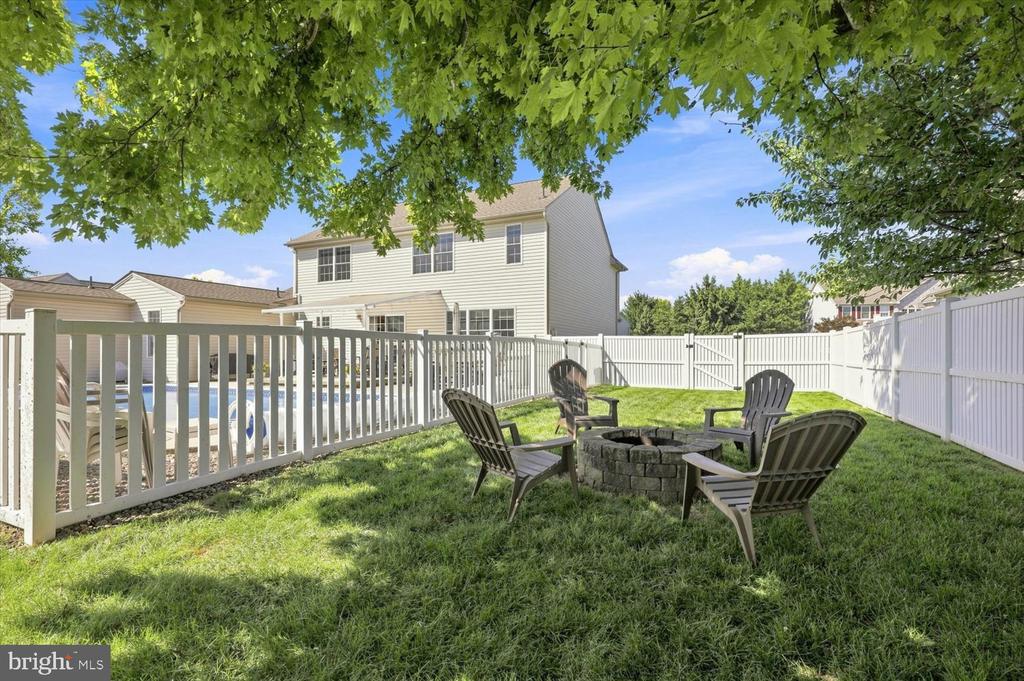 25 LEXINGTON DR