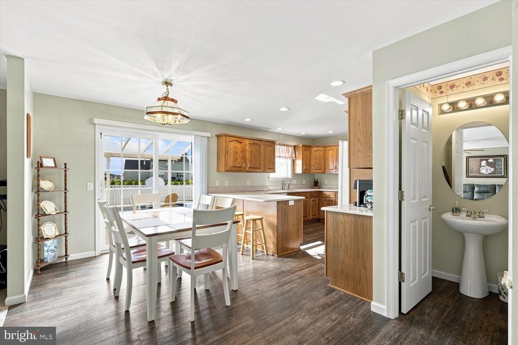 25 LEXINGTON DR