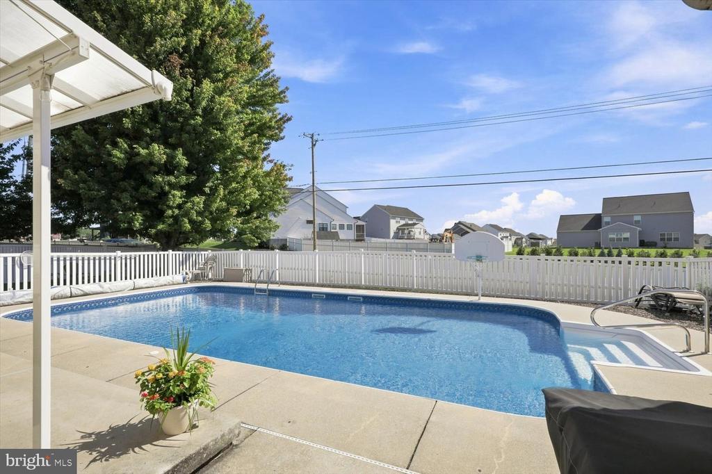 25 LEXINGTON DR