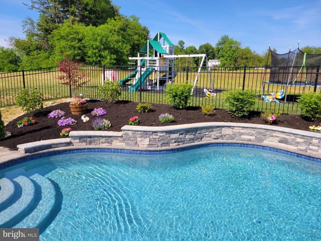 3501 FOX POINTE LANE