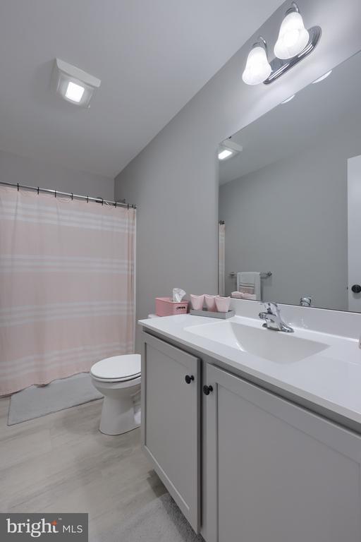 3501 FOX POINTE LANE