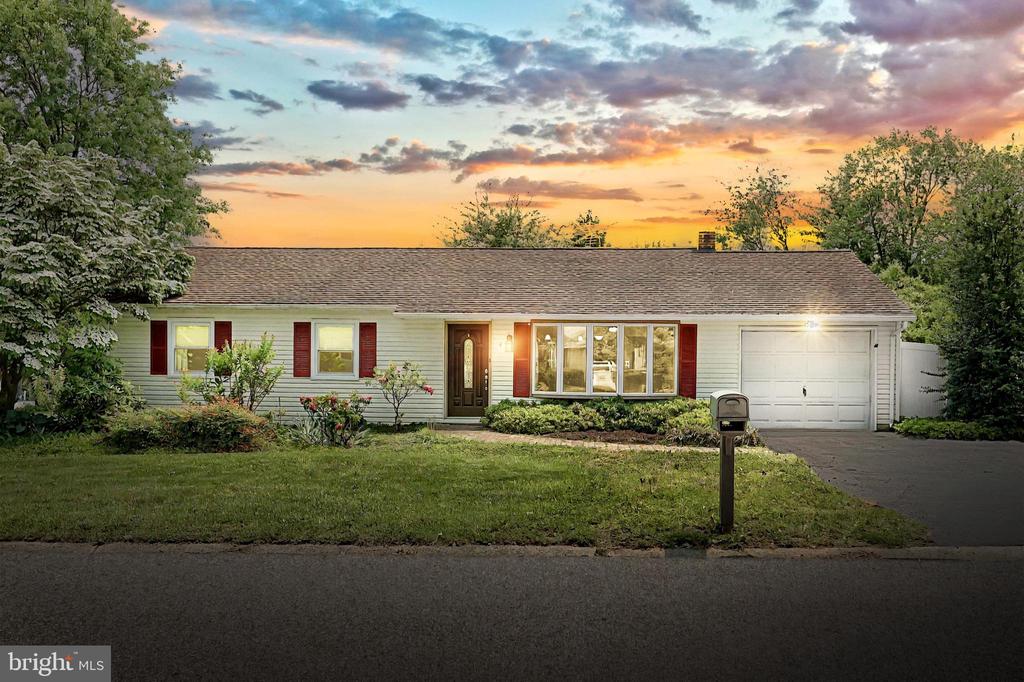 4 FIELDSTONE CIRCLE