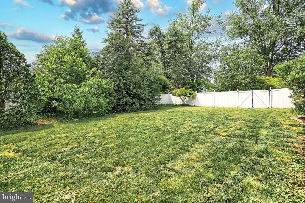 4 FIELDSTONE CIRCLE