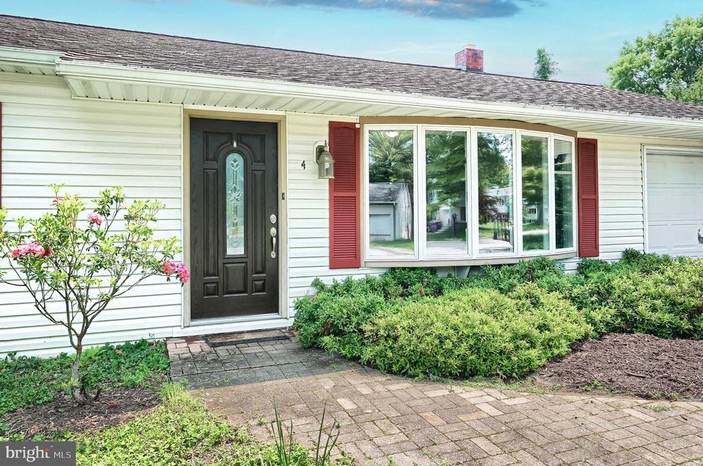 4 FIELDSTONE CIRCLE