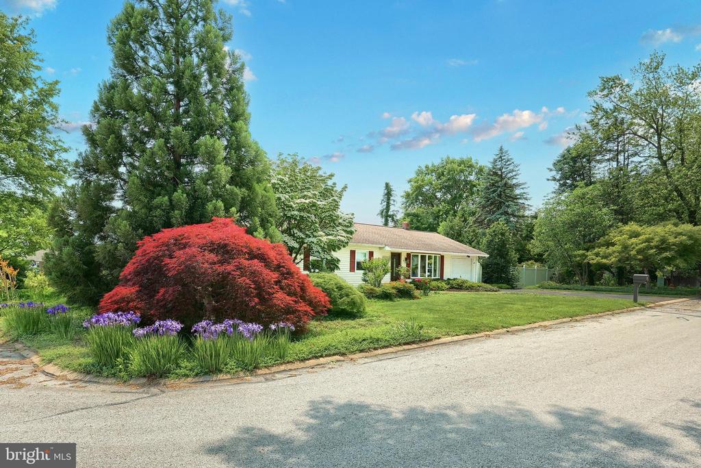 4 FIELDSTONE CIRCLE
