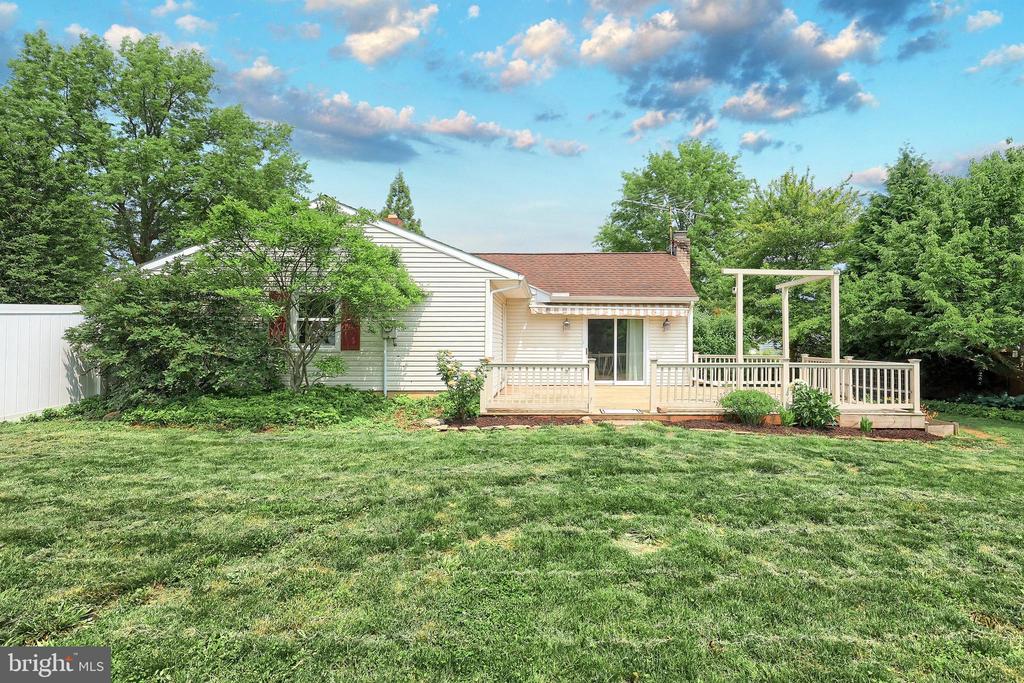 4 FIELDSTONE CIRCLE