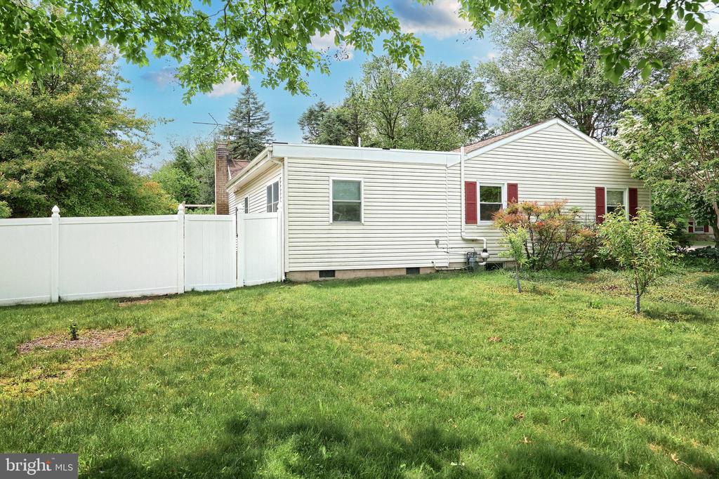 4 FIELDSTONE CIRCLE