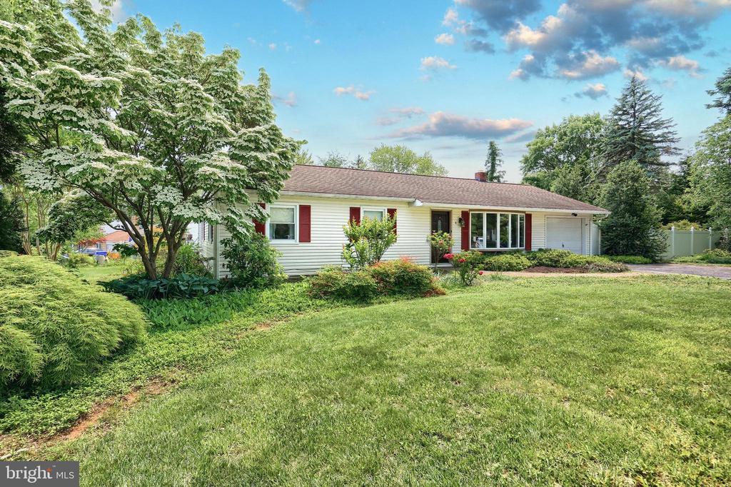 4 FIELDSTONE CIRCLE