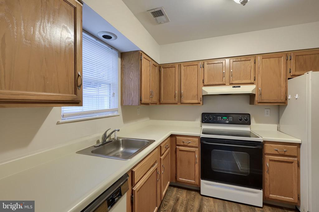 98 LEXTON DRIVE