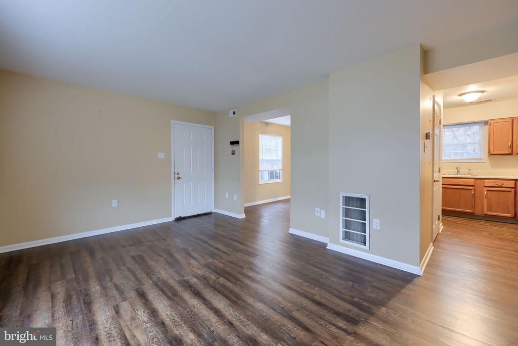 98 LEXTON DRIVE