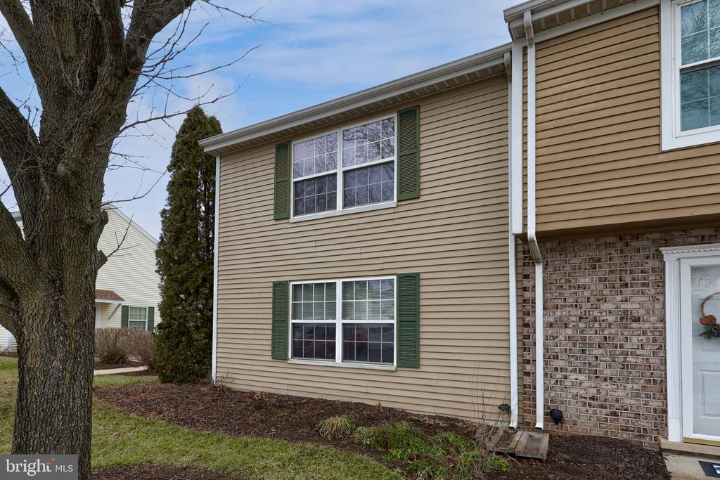 98 LEXTON DRIVE