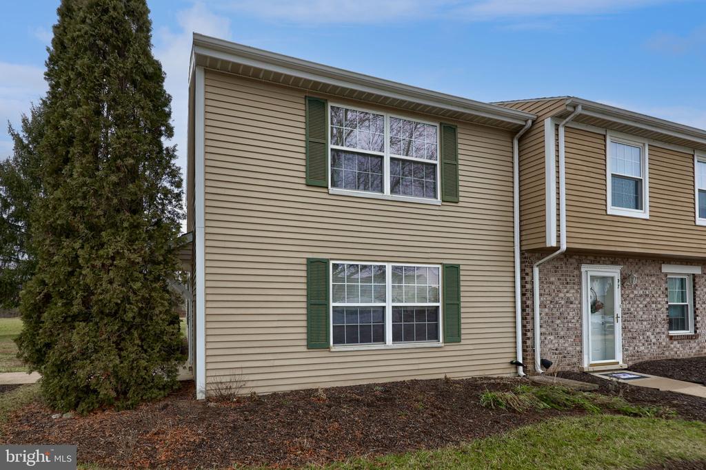 98 LEXTON DRIVE