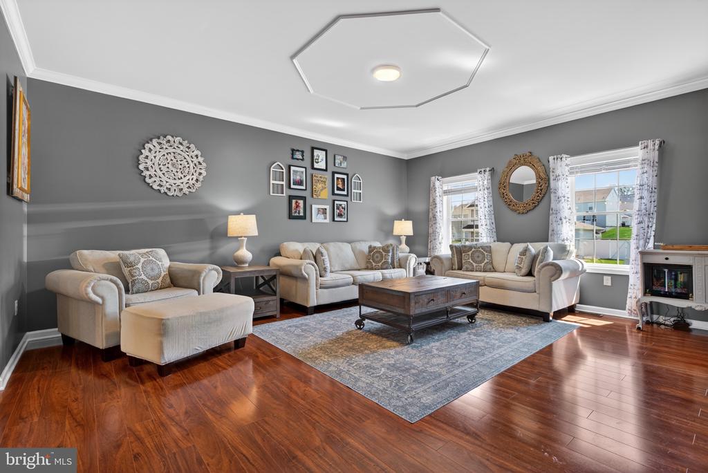 25 THOROUGHBRED DRIVE