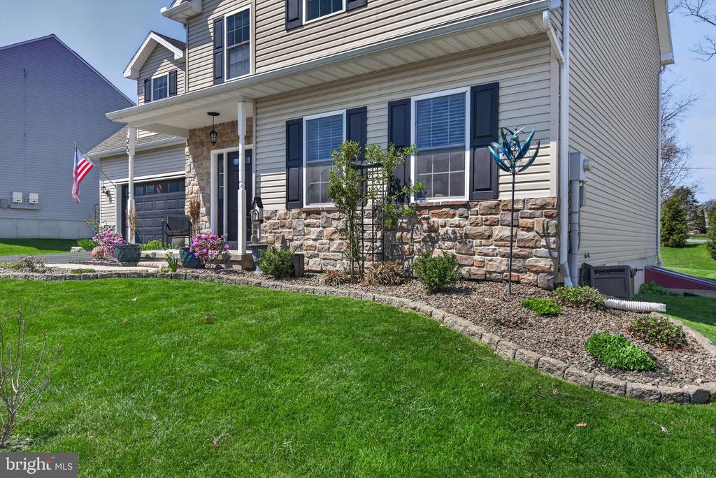 25 THOROUGHBRED DRIVE