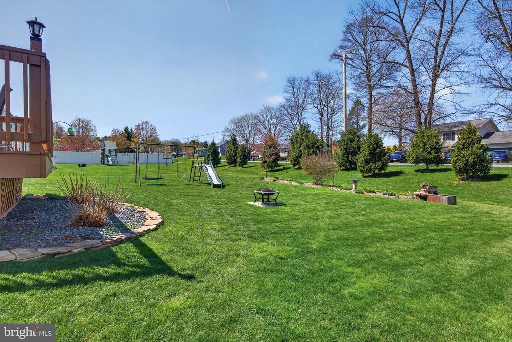 25 THOROUGHBRED DRIVE