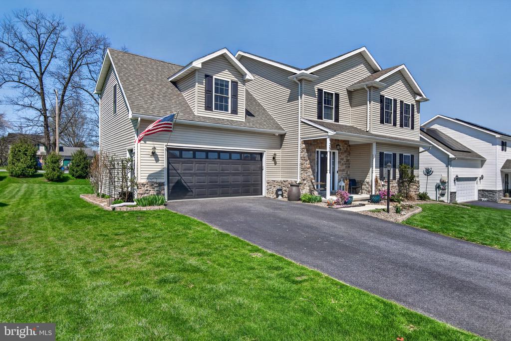 25 THOROUGHBRED DRIVE