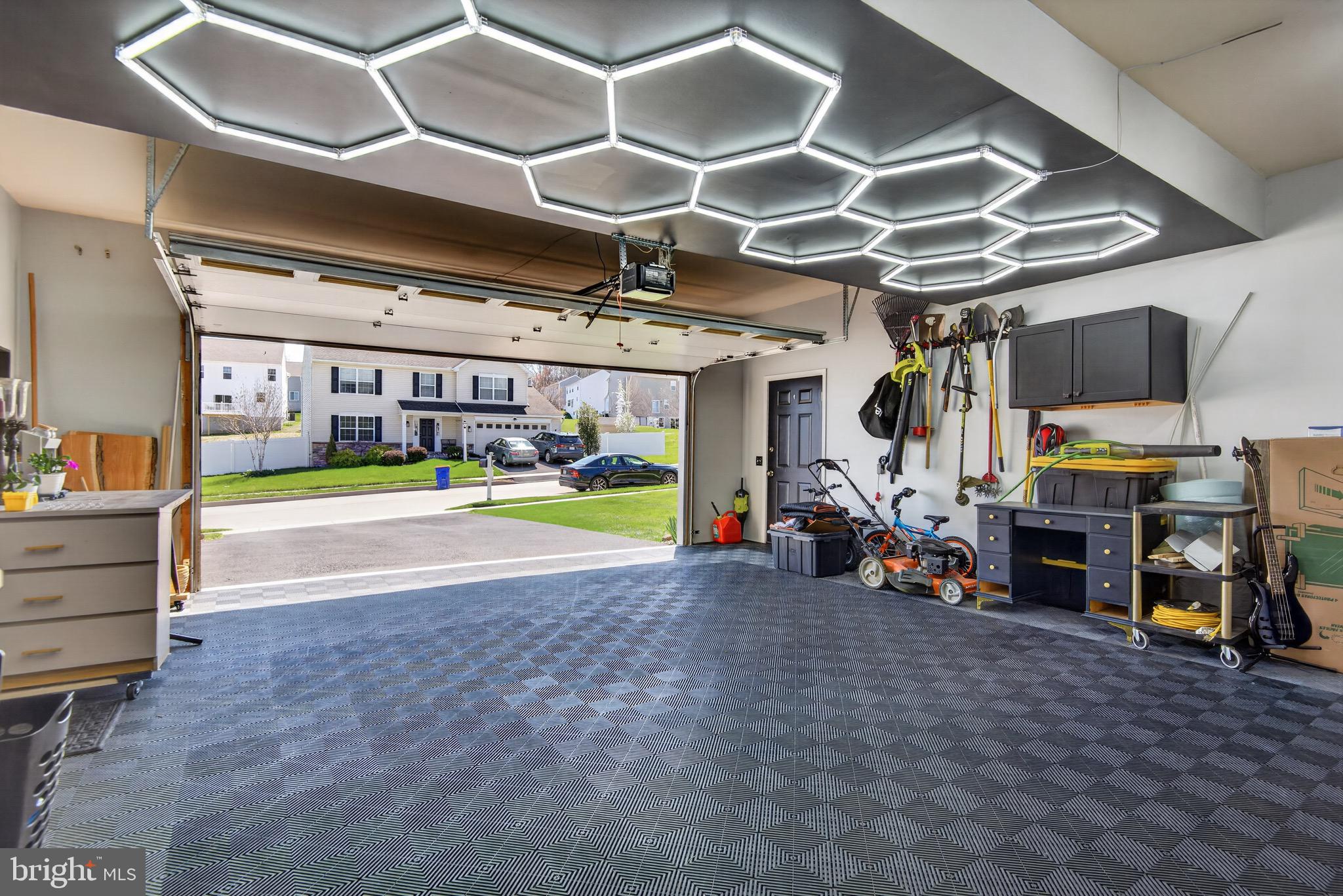 25 THOROUGHBRED DRIVE