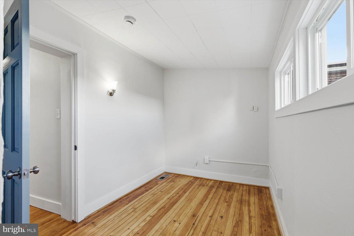 305 W BROADWAY