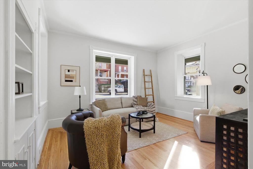 305 W BROADWAY