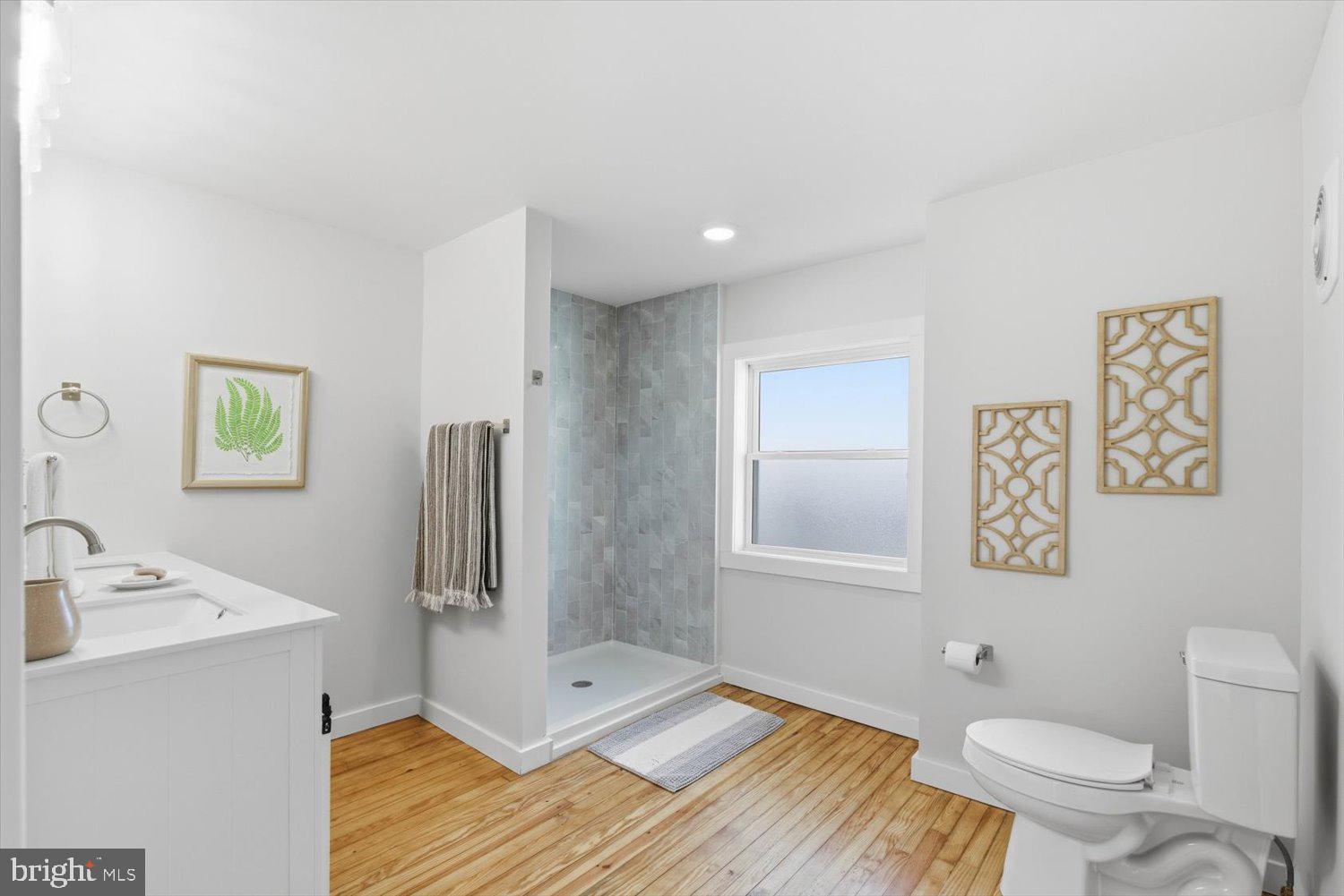 305 W BROADWAY