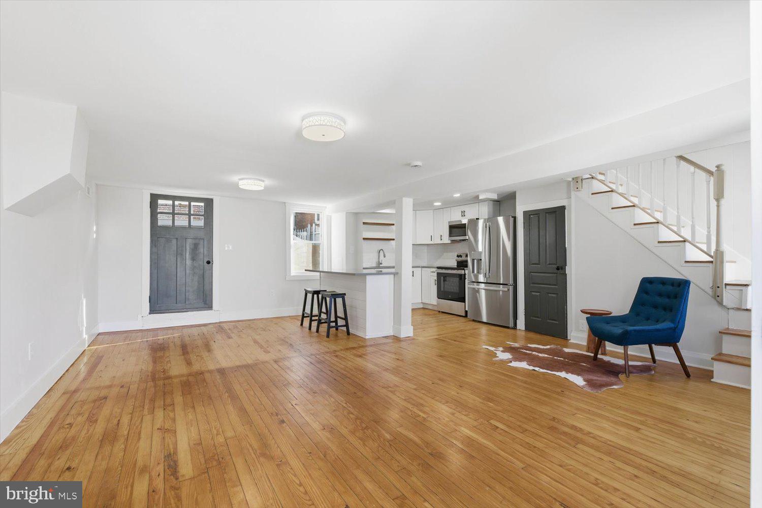 305 W BROADWAY