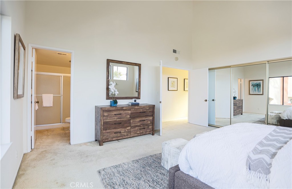 1620 Sherwood Village Circle