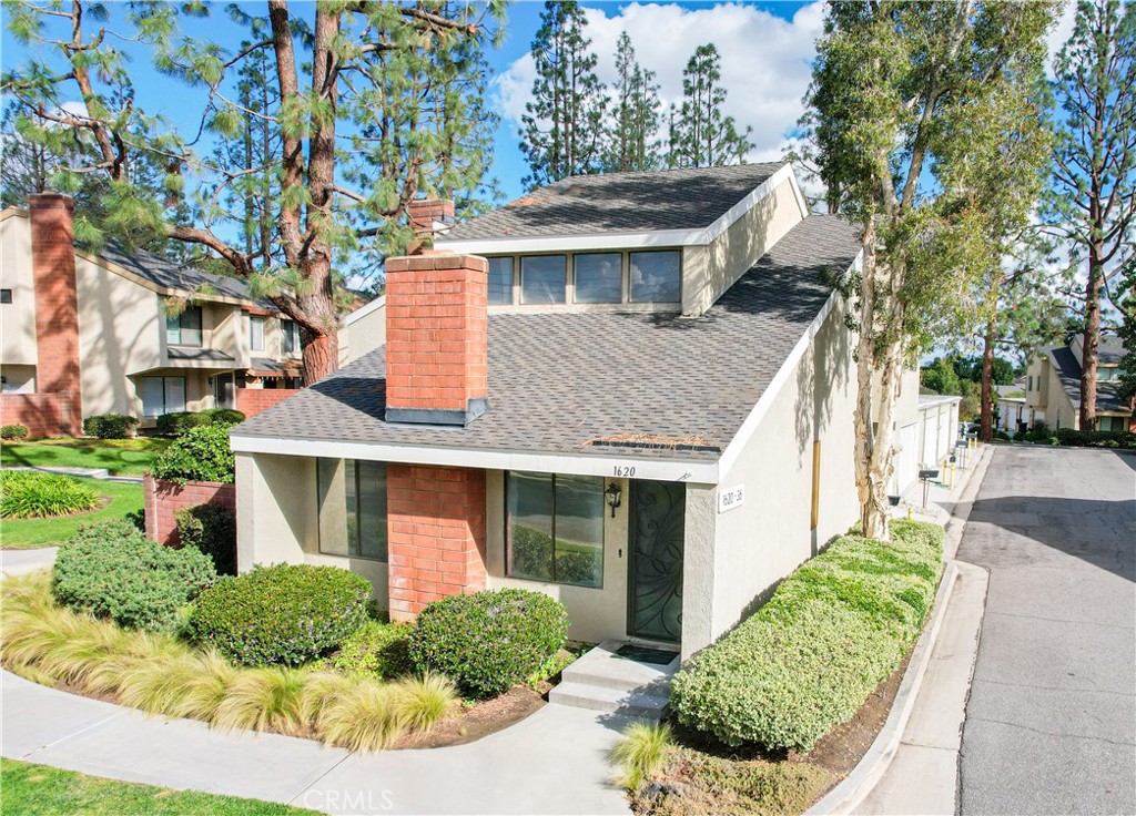 1620 Sherwood Village Circle