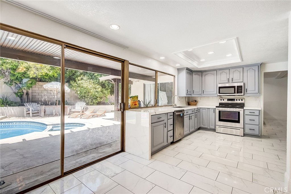 1111 Visalia Drive