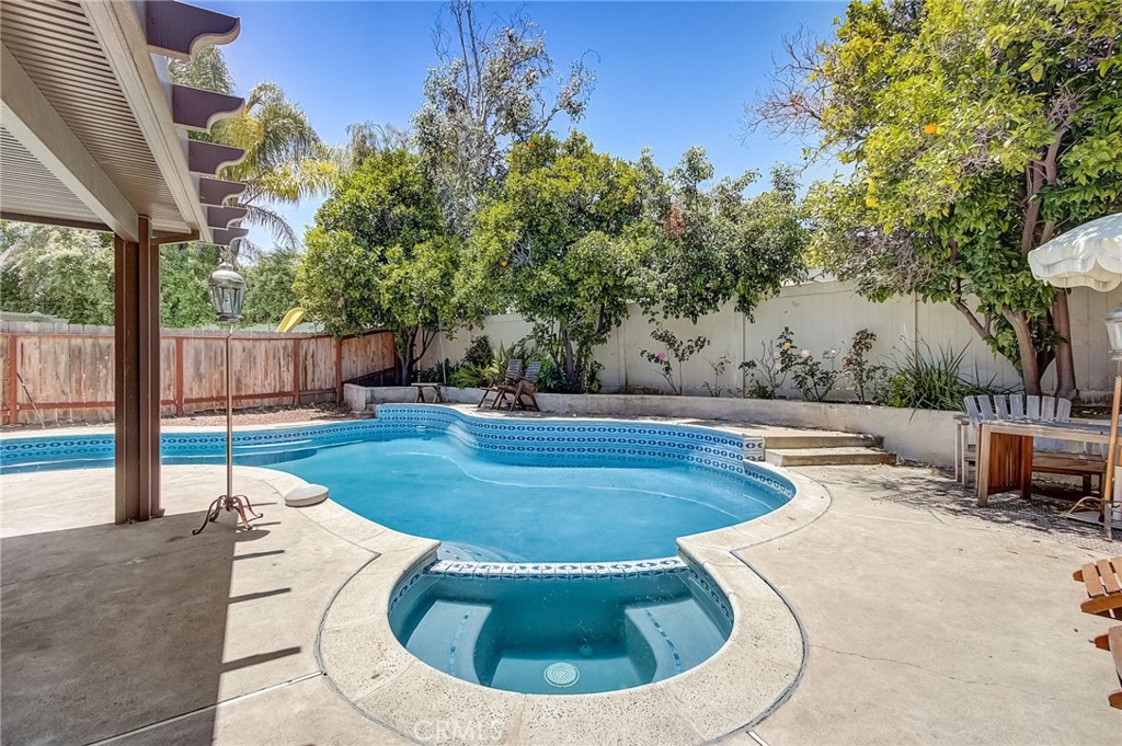 1111 Visalia Drive