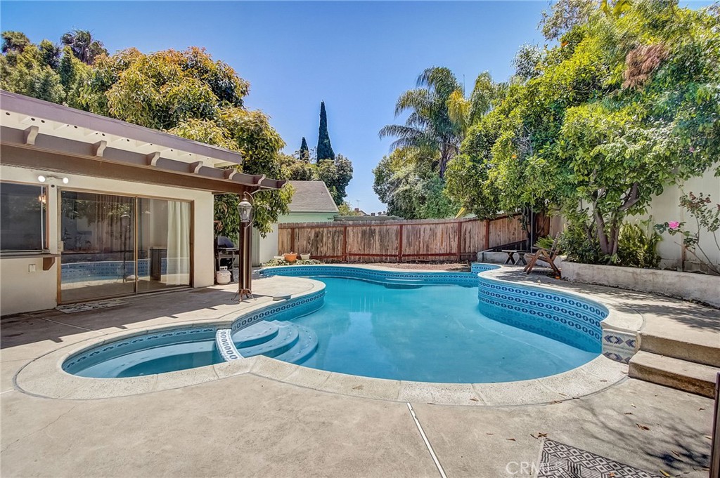 1111 Visalia Drive