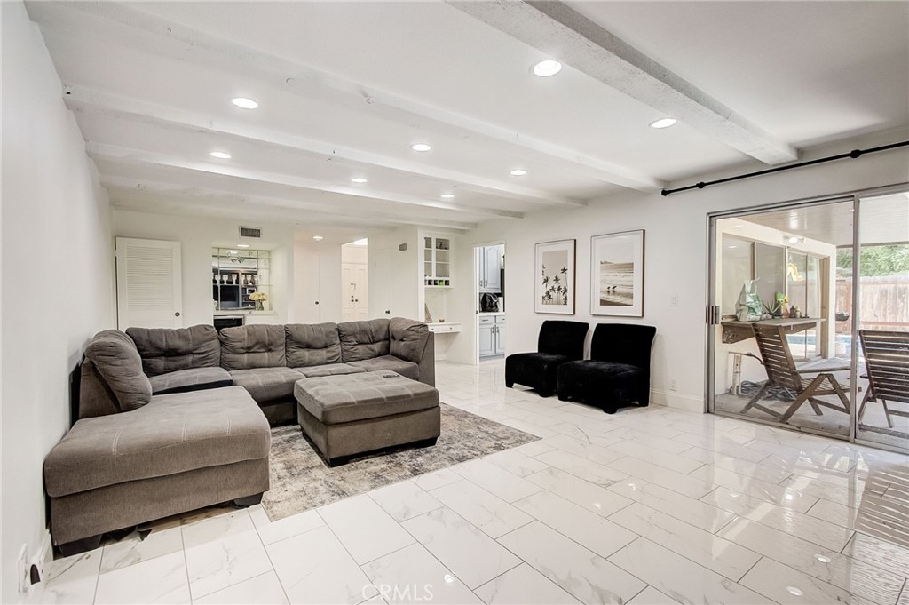 1111 Visalia Drive