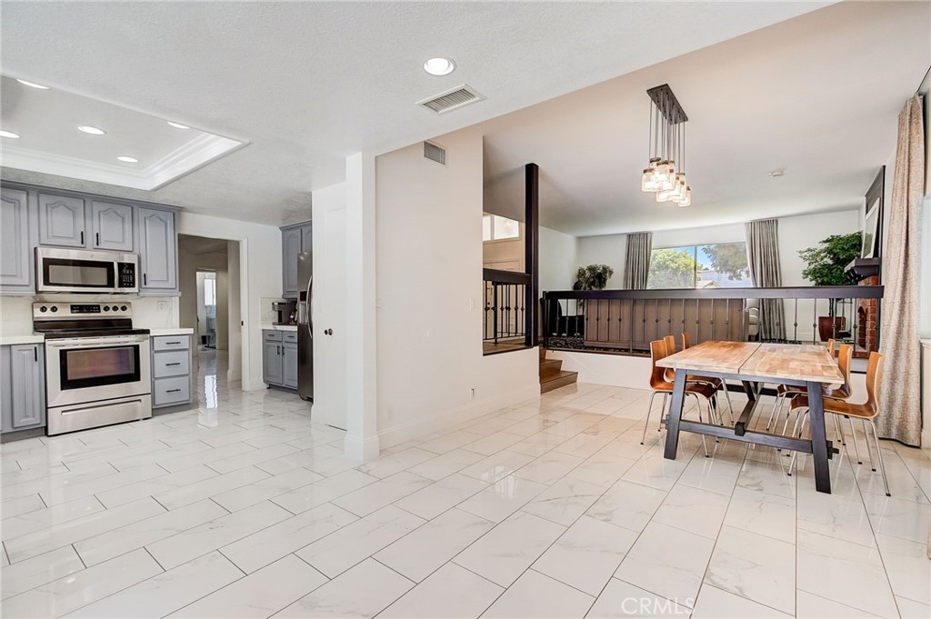 1111 Visalia Drive