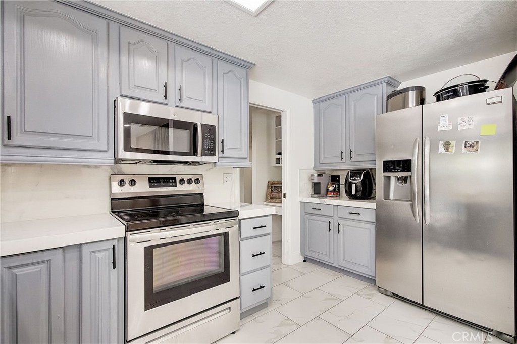 1111 Visalia Drive