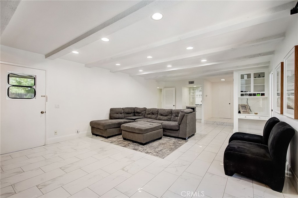 1111 Visalia Drive