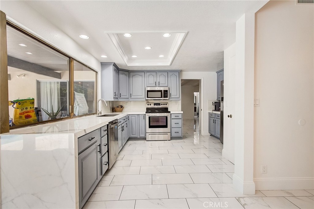 1111 Visalia Drive