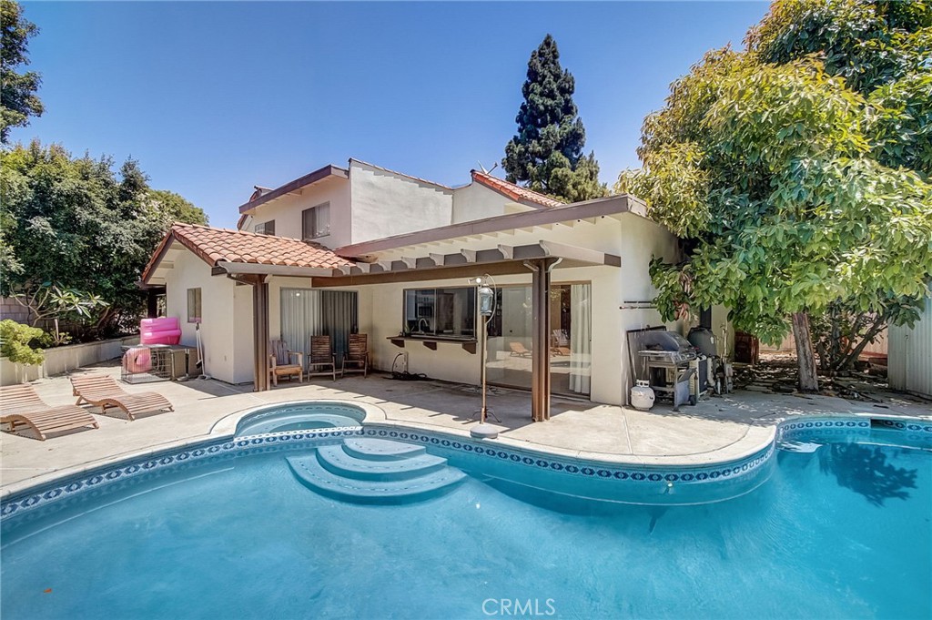 1111 Visalia Drive