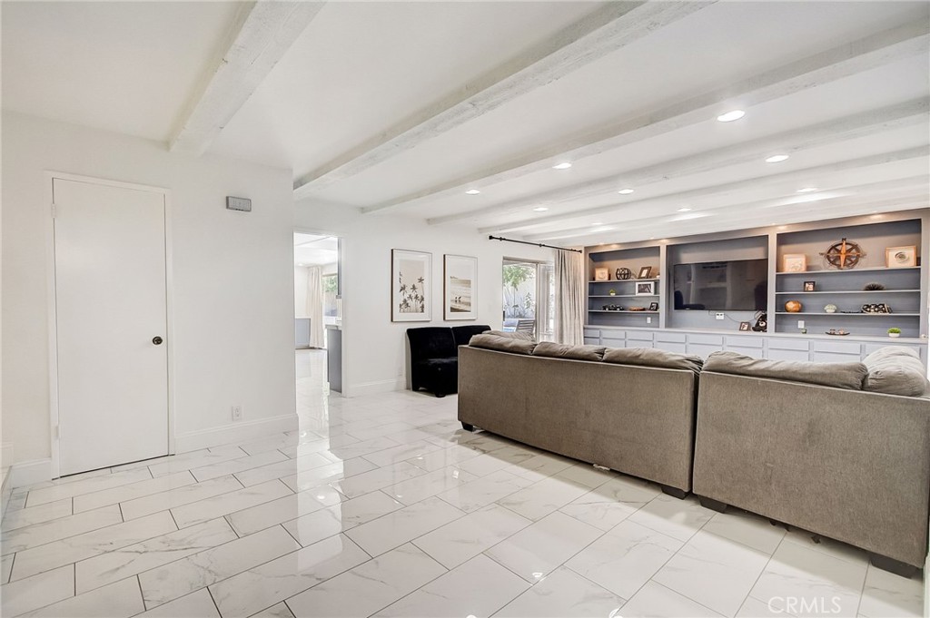 1111 Visalia Drive