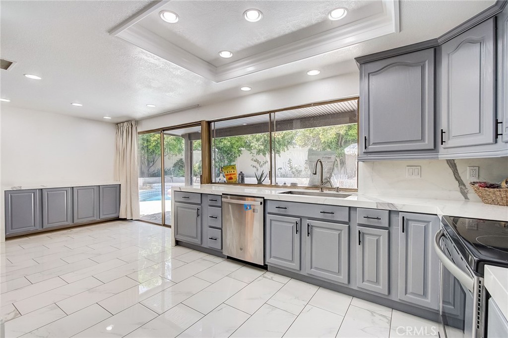 1111 Visalia Drive