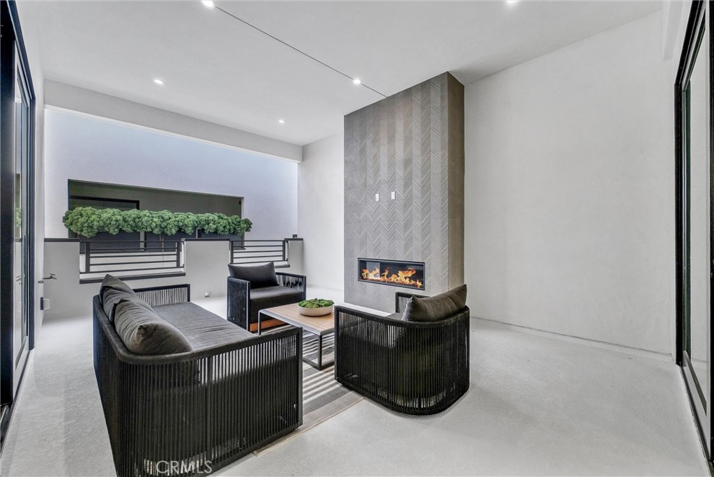 424 1/2 Orchid Avenue Back Unit