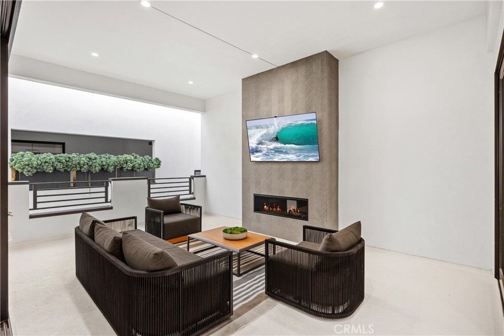 424 1/2 Orchid Avenue Back Unit