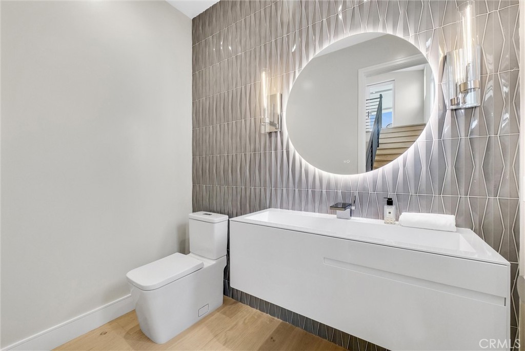 424 1/2 Orchid Avenue Back Unit