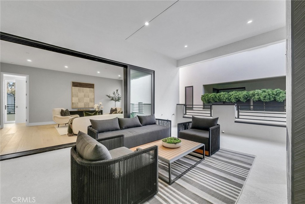 424 1/2 Orchid Avenue Back Unit