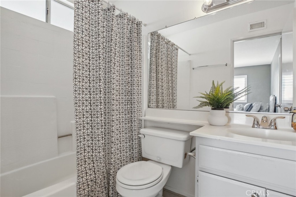 19130 Beachcrest Lane E